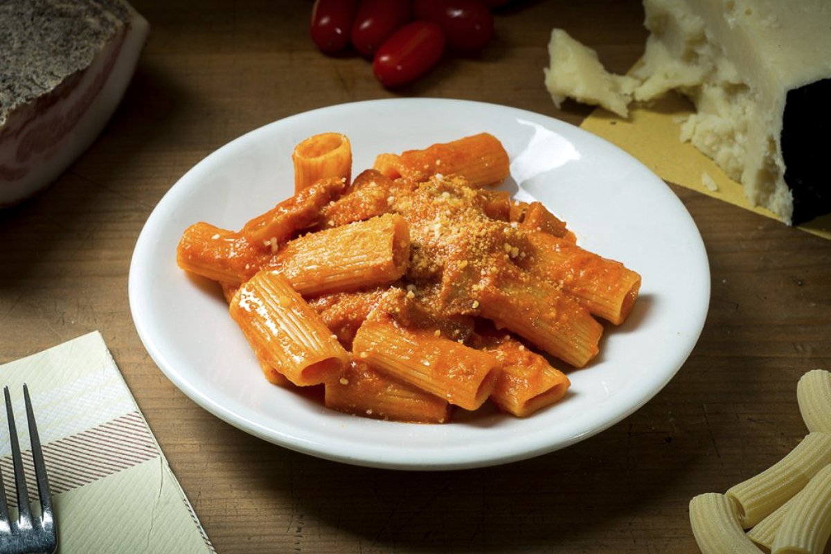 A plate of rigatoni all'amatriciana